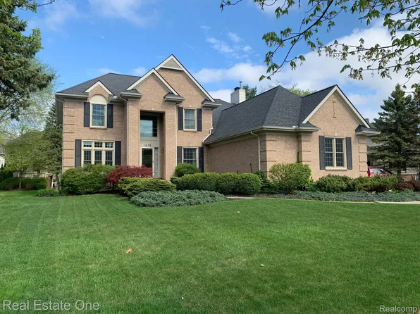 1079 Trailside Blvd, Wixom, MI 48393