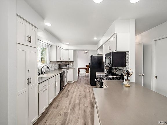 5th image of 1065 Pinyon Drive
