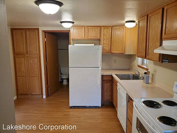 3rd image of 3224 Hoyt Ave