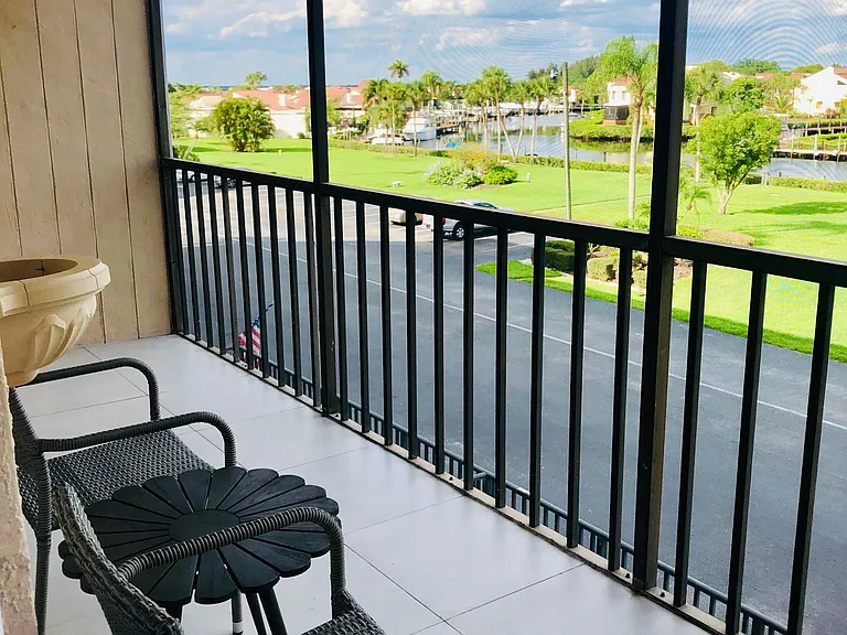 Have your morning coffee on the Lanai .