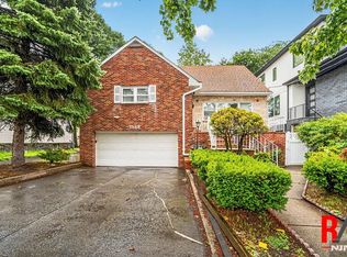 1068 Anderson Ave, Fort Lee, NJ 07024