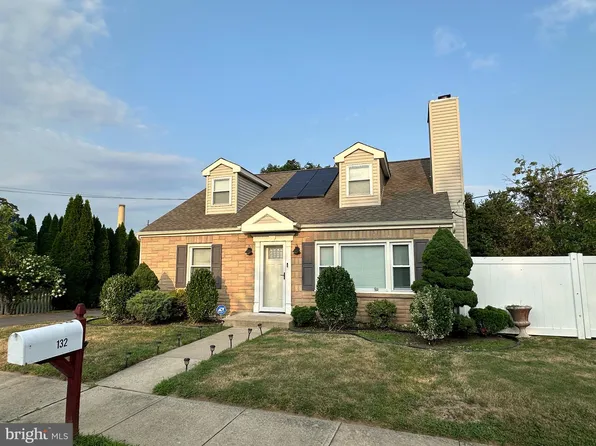 132 Robbins Ave, Ewing, NJ 08638