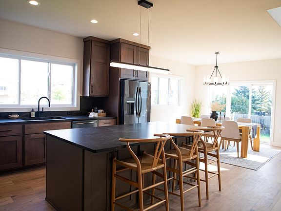 5th image of 3606 Decorah Way S
