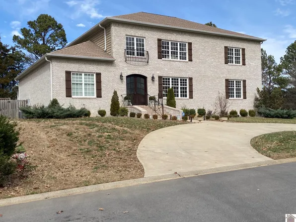 2108 Spindletop Dr, Murray, KY 42071