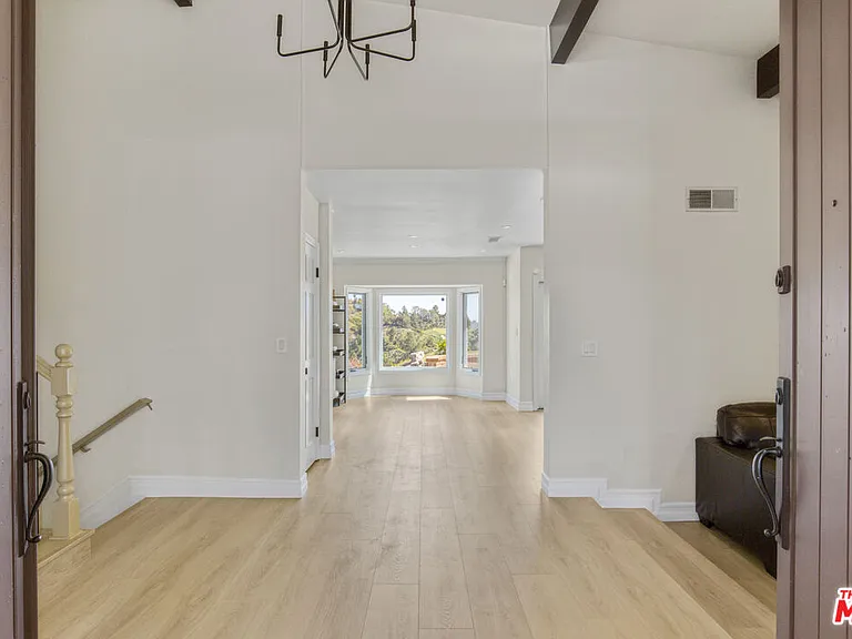 3970 Ellenita Ave — Photo 5