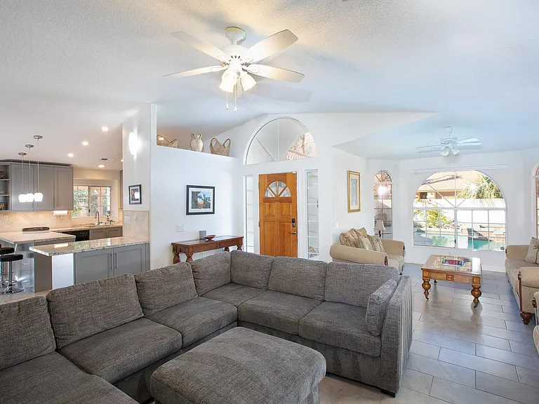 51880 Avenida Madero — Photo 5