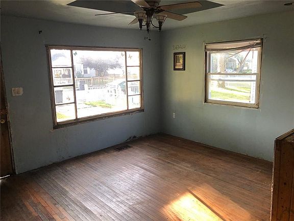 2nd image of 706 S Vine St