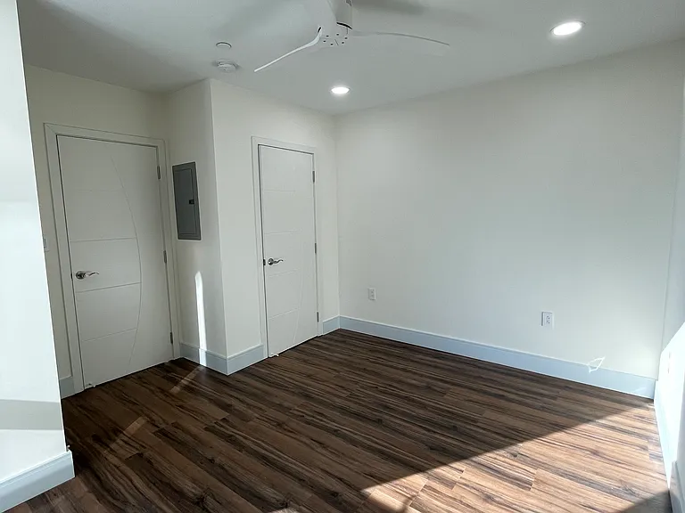 4906 Spruce St #208 — Photo 12