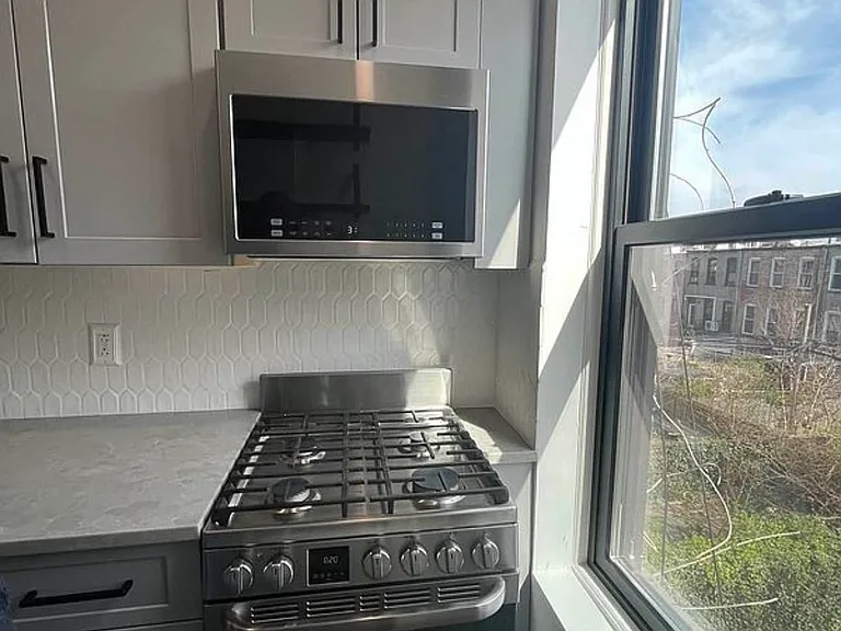 610 Macdonough St #2 — Photo 5