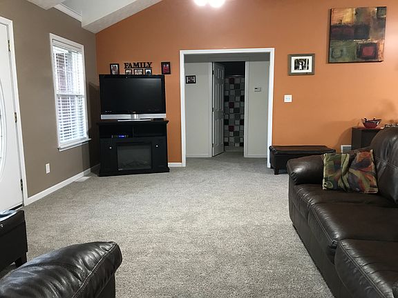 4th image of 520 Autumn Glen Dr