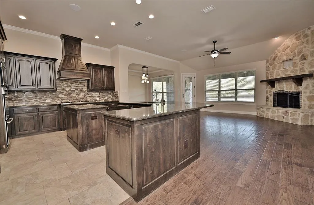 5 bed, 3.0 bath, 3041 sqft, $4,000 — Photo 4