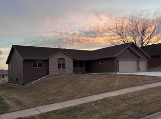 3713 Falcon Ridge Dr, Janesville, WI 53548