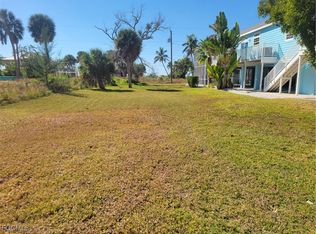 5840 Lauder St, Fort Myers Beach, FL 33931