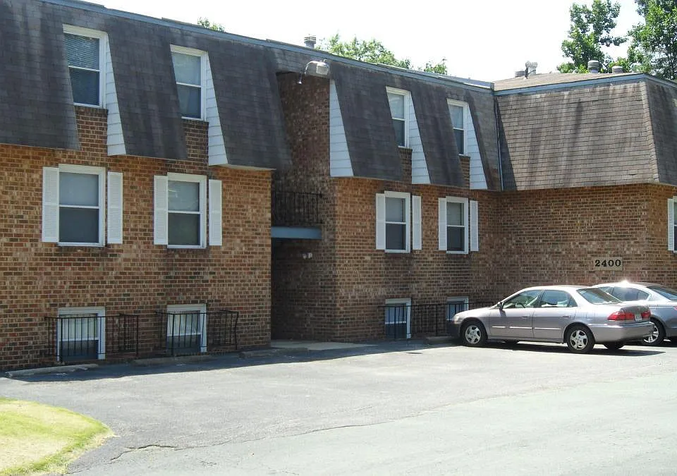 2400 Arlington Blvd #4