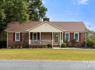 1422 Midlake Rd, Kannapolis, NC 28083