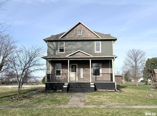 212 Academy St, Cameron, IL 61423