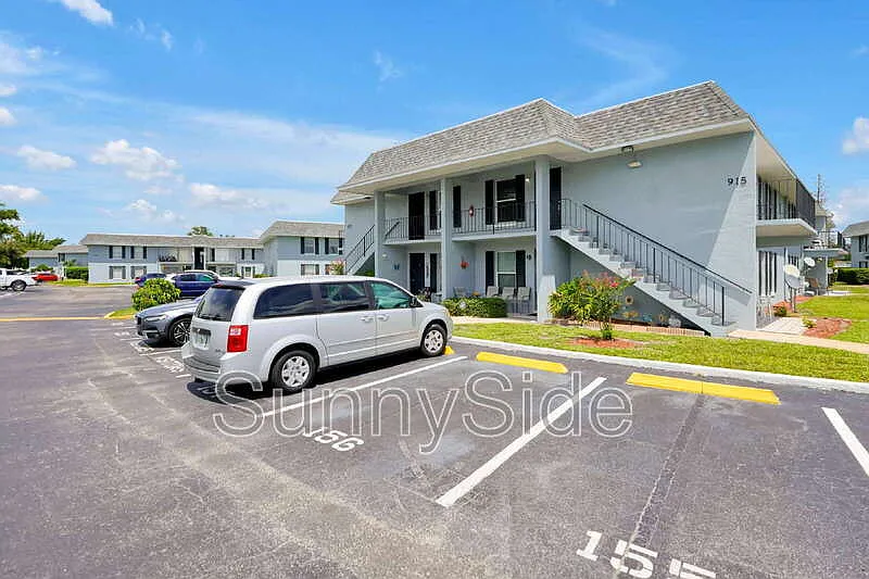 2 bed, 2.0 bath, 944 sqft, $1,390 — Photo 3