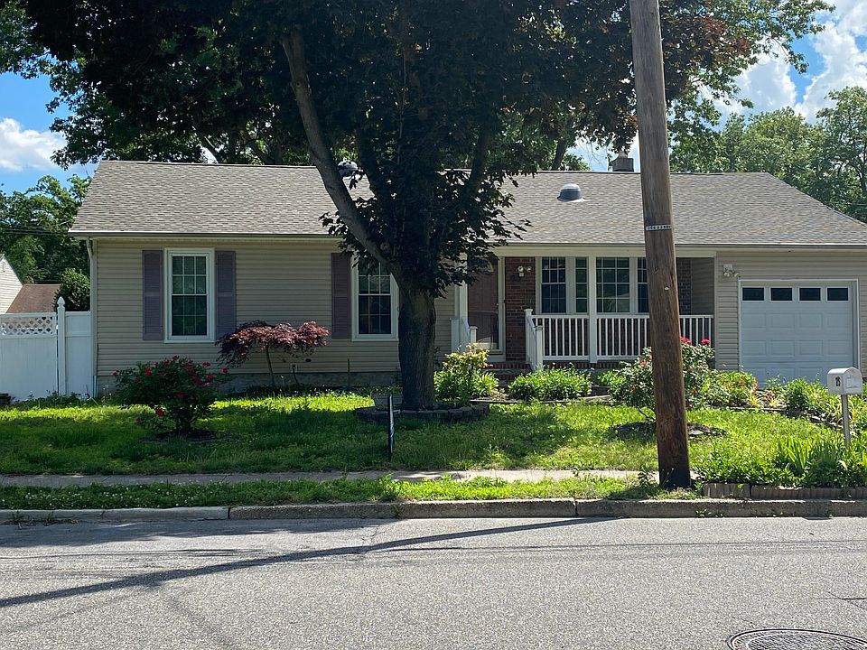 1st image of 25 Sands Point Dr
