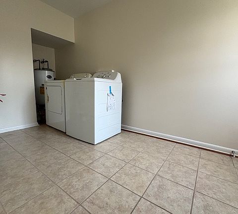 5th image of 302 Chester Ct