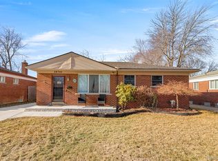 29701 Elmgrove St, Saint Clair Shores, MI 48082