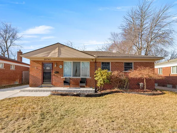 29701 Elmgrove St, Saint Clair Shores, MI 48082