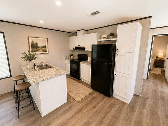3rd image of 149 Lakeside Garden Cir #149