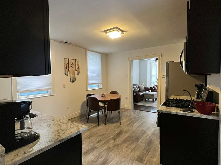 1916 N Rockwell St #1 — Photo 3