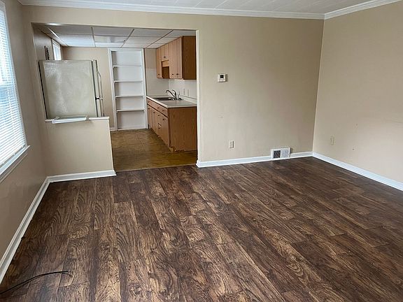 3rd image of 64 Willow Dr APT 1