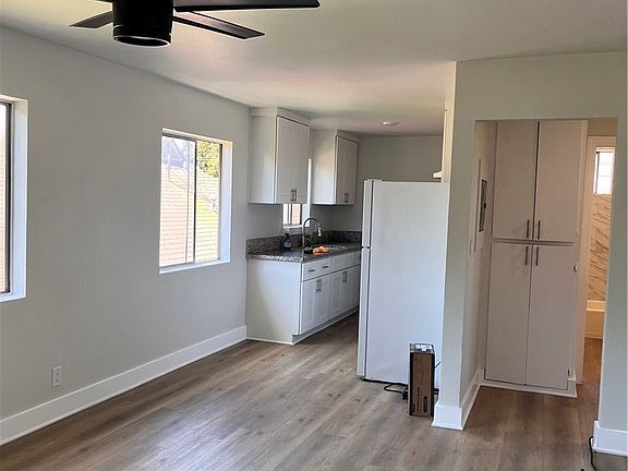 4th image of 600 N Rose Ave #B