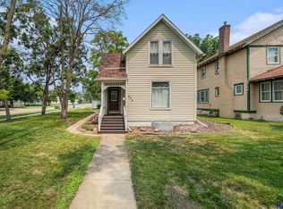424 NW 1st St, Madison, SD 57042