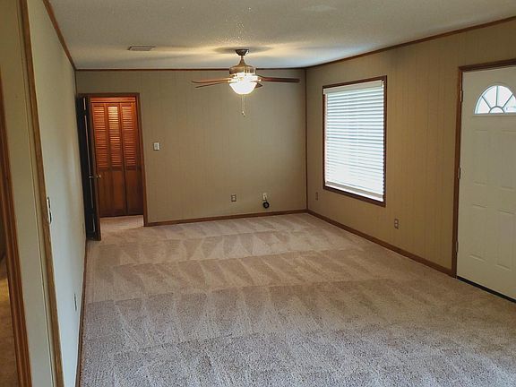 4th image of 323 W Weber Cir