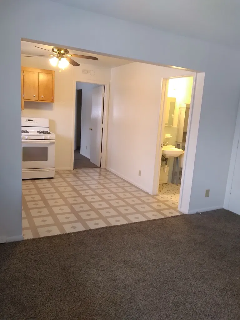2 bed, 750 sqft, $1,025 — Photo 2