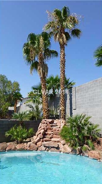 2nd image of 1429 Waterton Dr