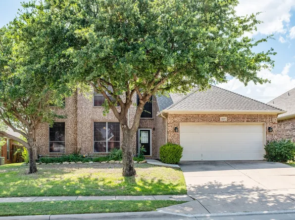 10137 Red Bluff Ln, Fort Worth, TX 76177