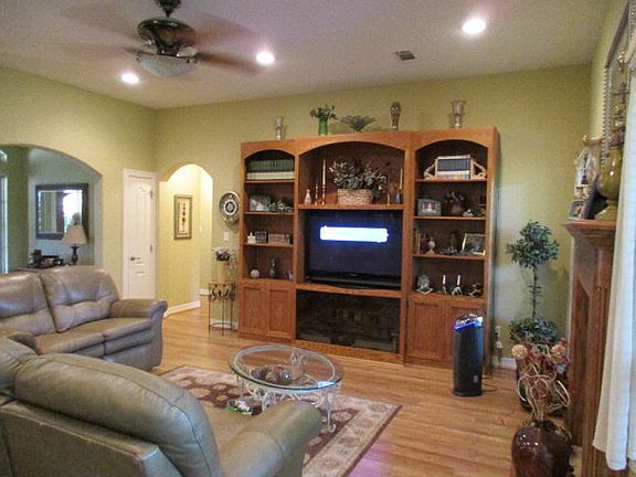 4th image of 245 Pecan Dr