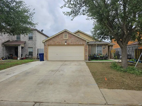 2230 Mina Verde Rd, Laredo, TX 78046