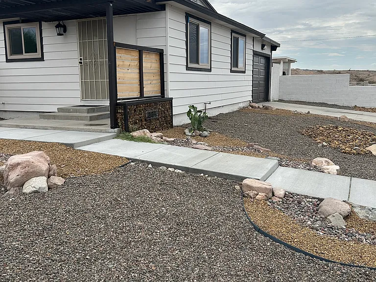 2049 De Soto Dr — Photo 1