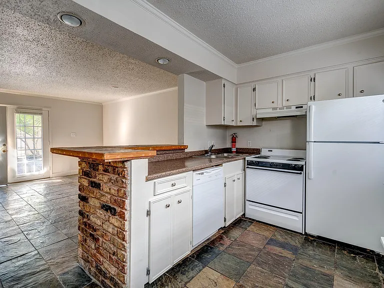 4321 Hazard St #9 — Photo 1