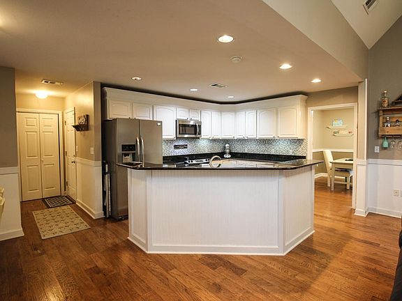 2nd image of 28 Dogwood Pl