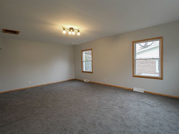 4th image of 946 Mitchell Ave