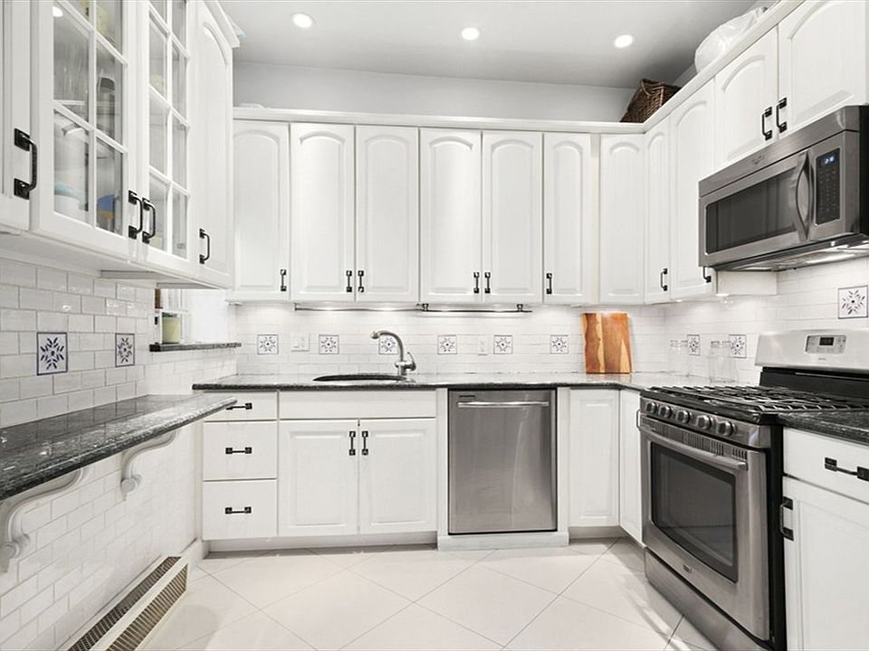 1st image of 380 Lewis Ave APT 4B