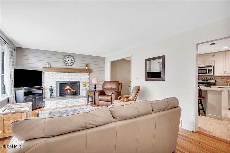 5th image of 52 Scotchpine Drive