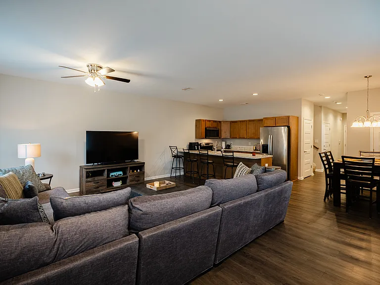 115 Governors Blvd — Photo 2