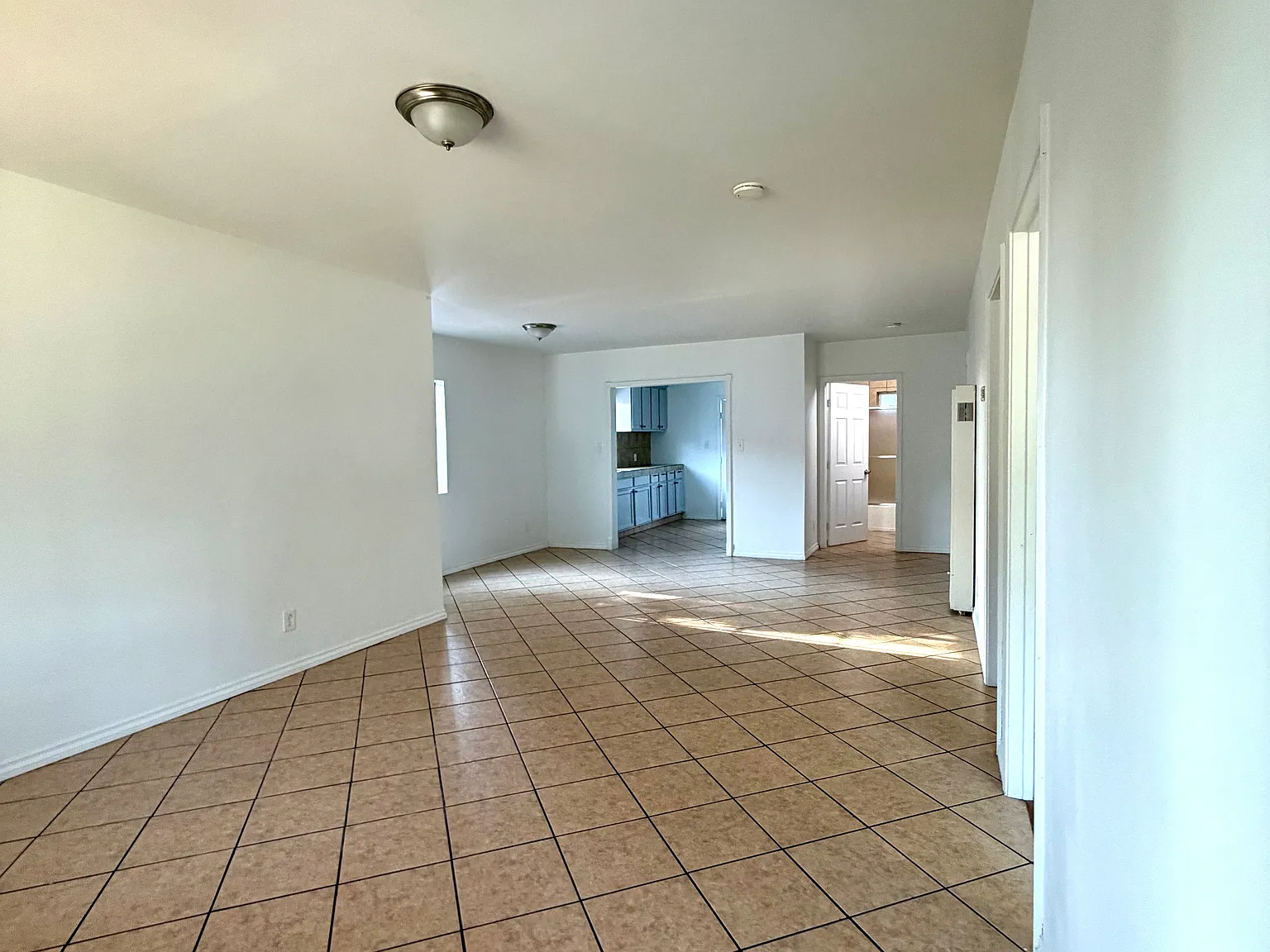 E Cedar St, Compton — Photo 4