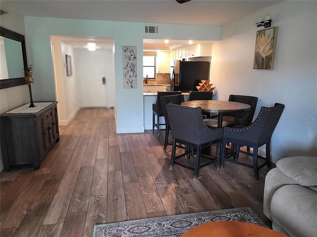 2 bed, 2.0 bath, 894 sqft, $1,700 — Photo 2