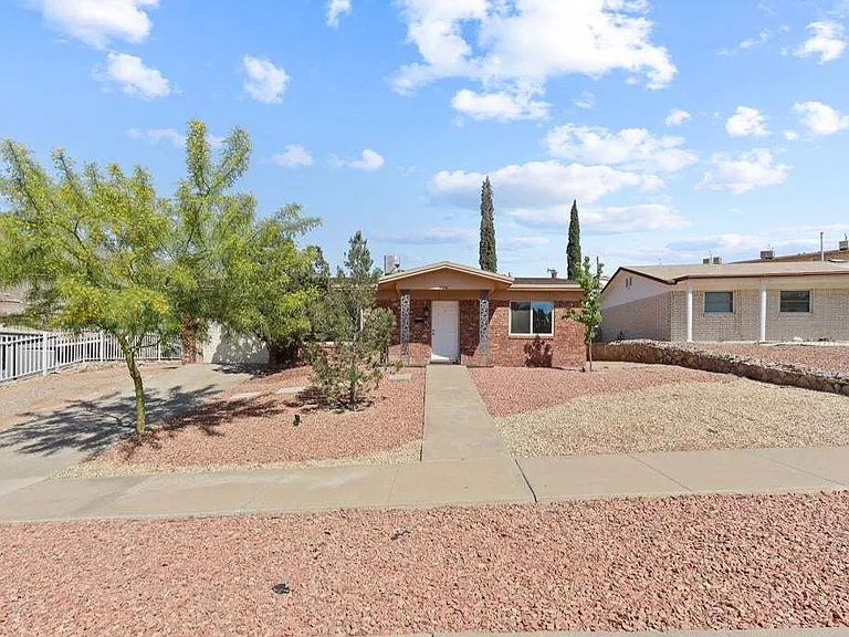 304 Carnival Dr — Photo 36