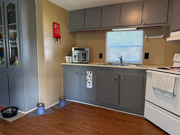 4th image of 33 Leslie Ln #33