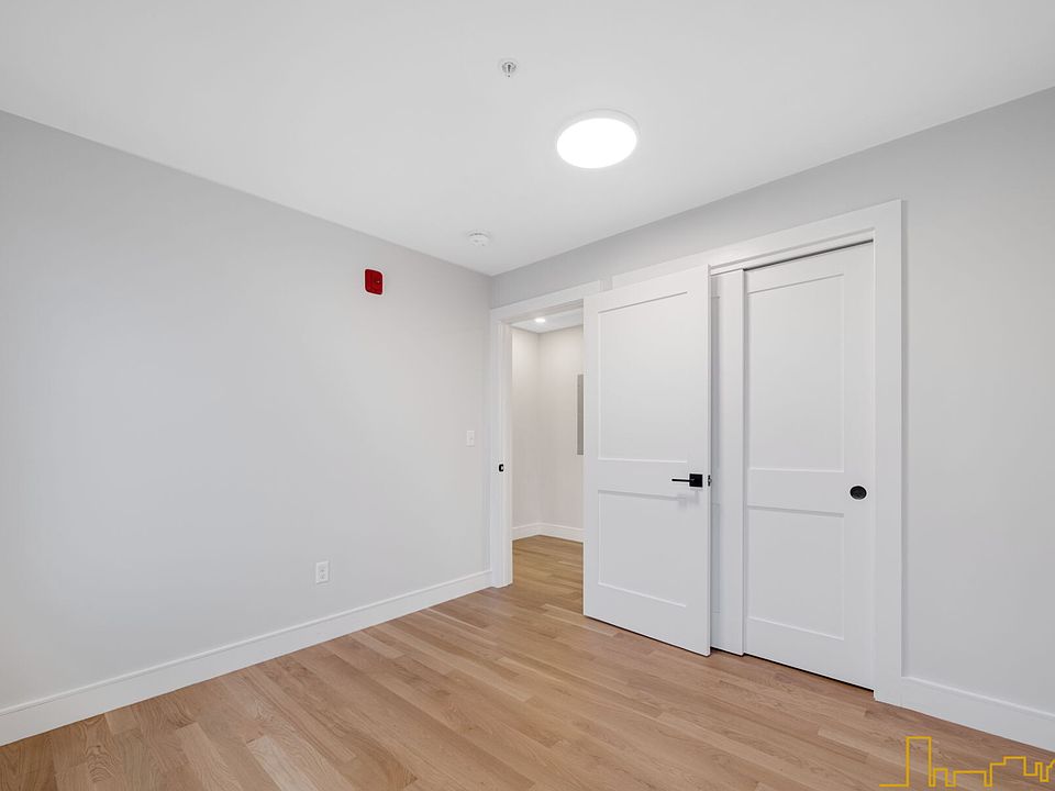 1st image of 11 Wenham St #3