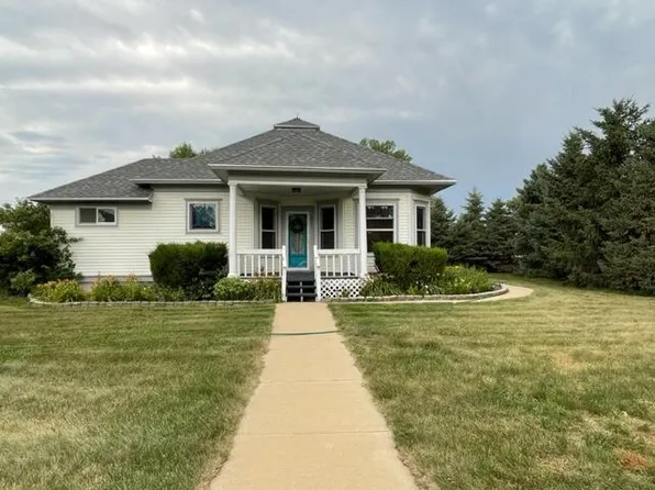 611 N Bluff St, Blunt, SD 57522