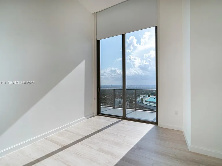 45 SW 9th St #4906 — Photo 32